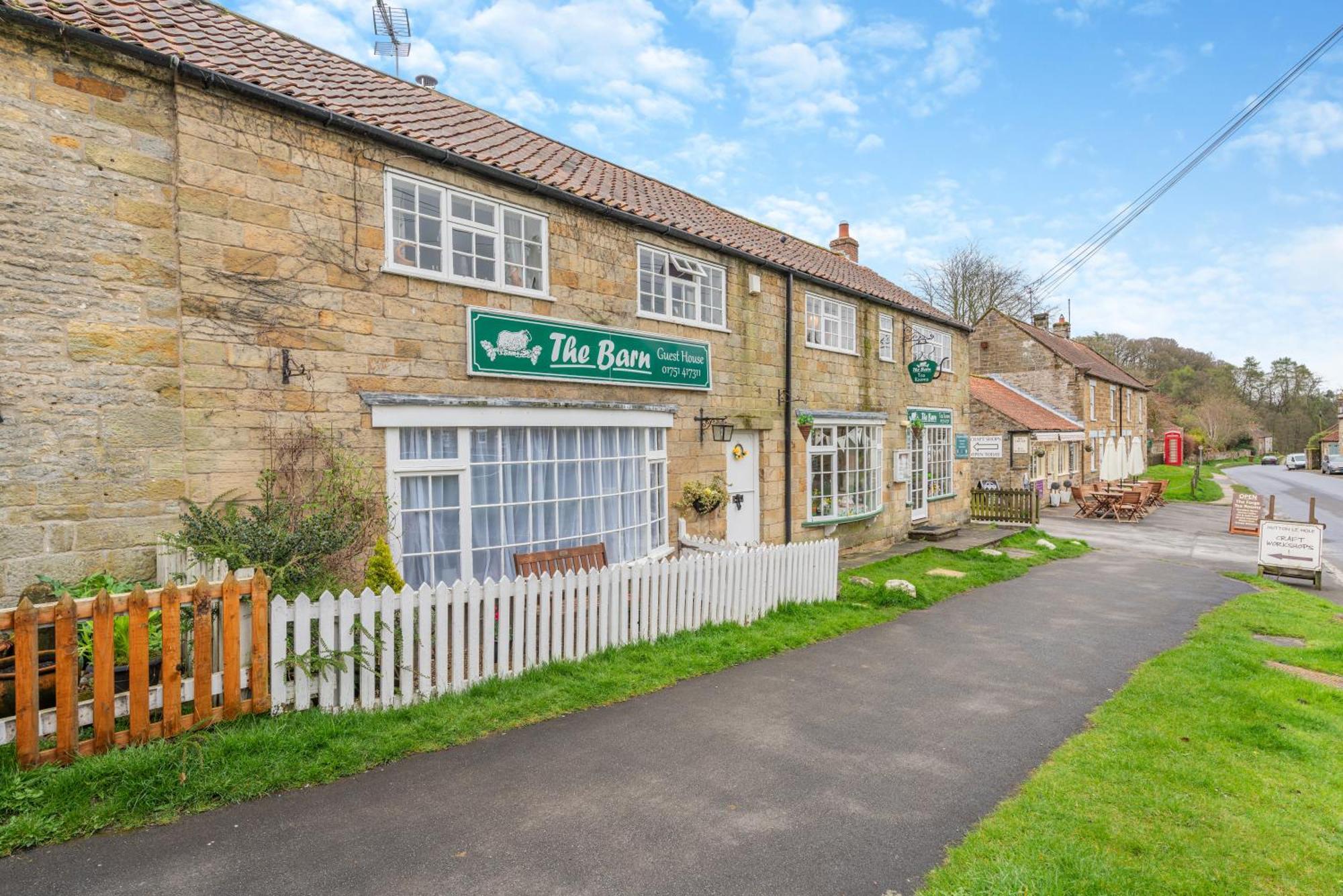 The Barn Guest House And Tearoom Hutton le Hole Exterior photo