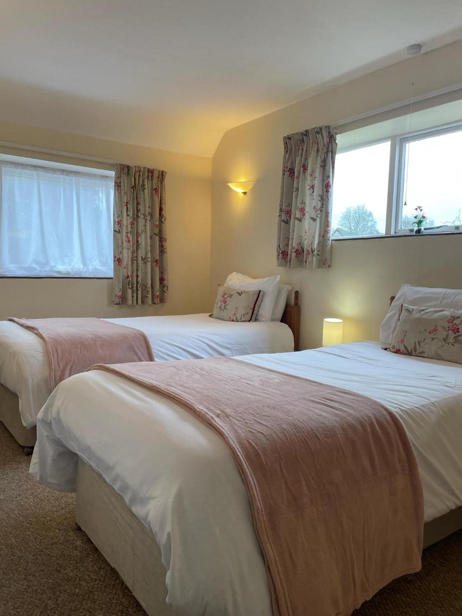 The Barn Guest House And Tearoom Hutton le Hole Exterior photo